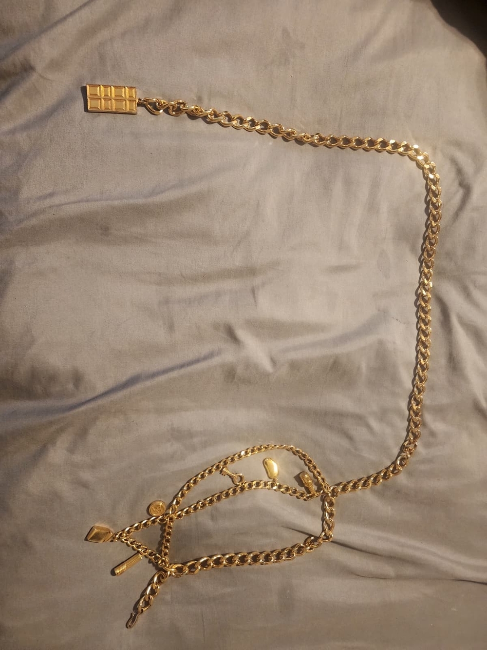 vintage 1980s Elizabeth Arden gold-tone charm belt features a thick Cuban link